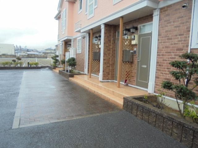 18/25 エントランス