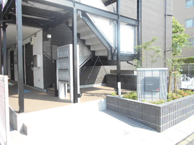 22/30 エントランス