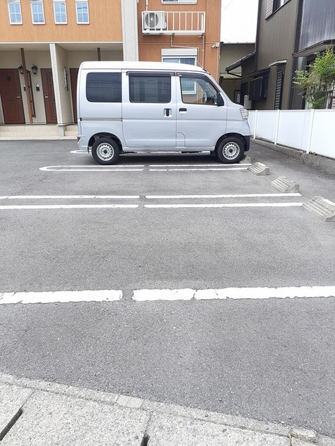 28/30 駐車場