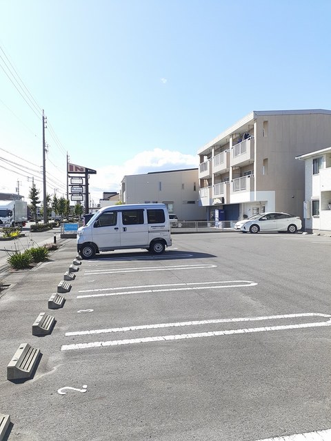 15/23 駐車場