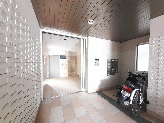 20/28 エントランス
