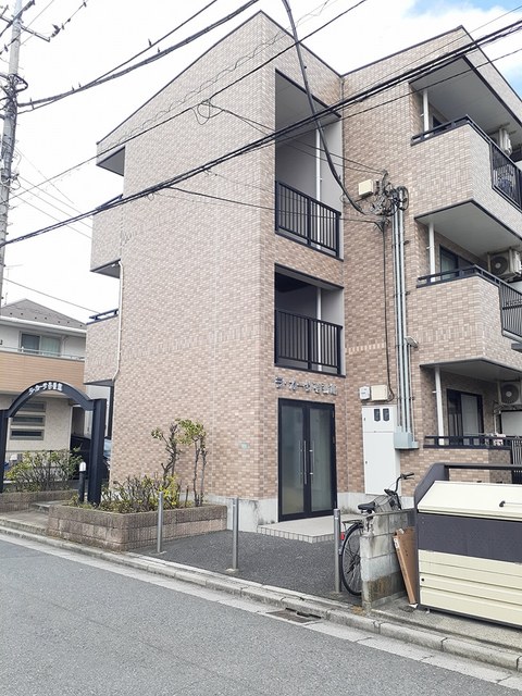 13/22 エントランス