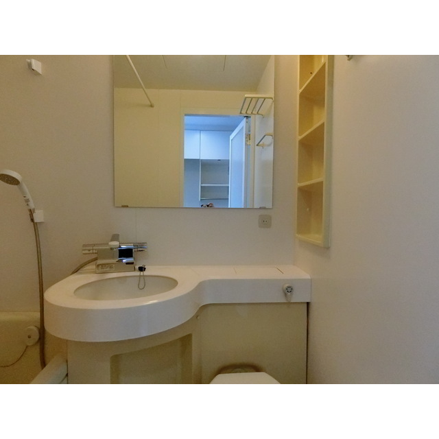 16/23 エントランス