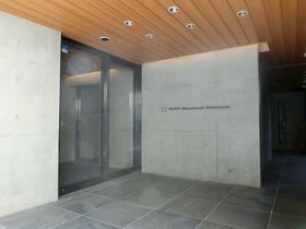 16/16 エントランス