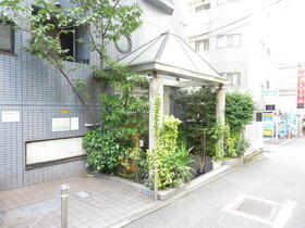 2/4 エントランス