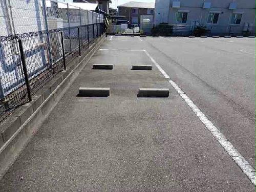 13/16 駐車場