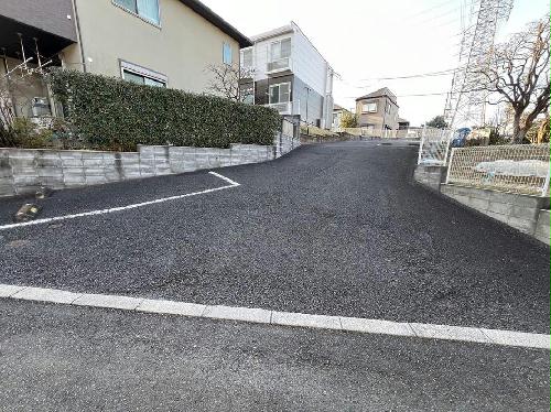 13/14 駐車場