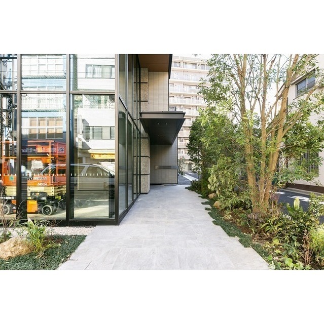 21/30 エントランス