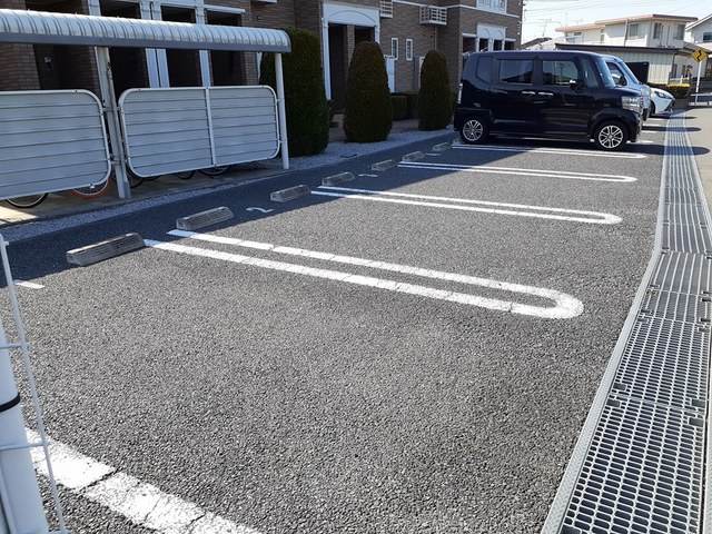 27/30 駐車場