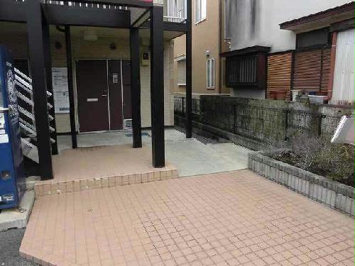 13/22 エントランス