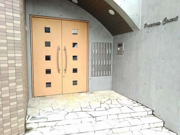 13/22 エントランス