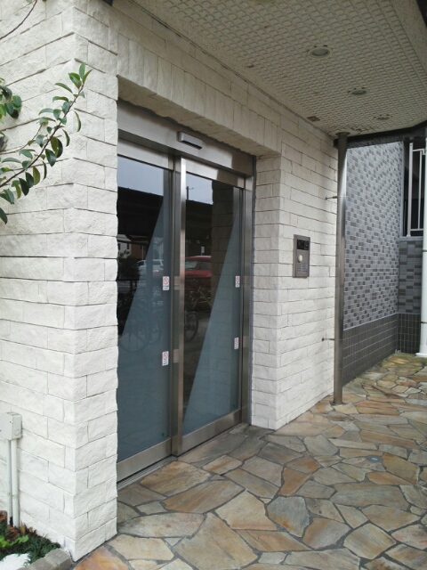 13/22 エントランス