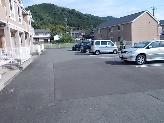 13/19 駐車場