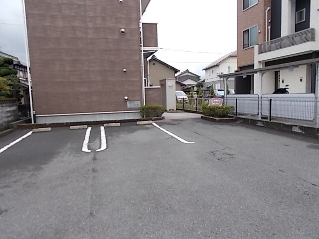 13/19 駐車場