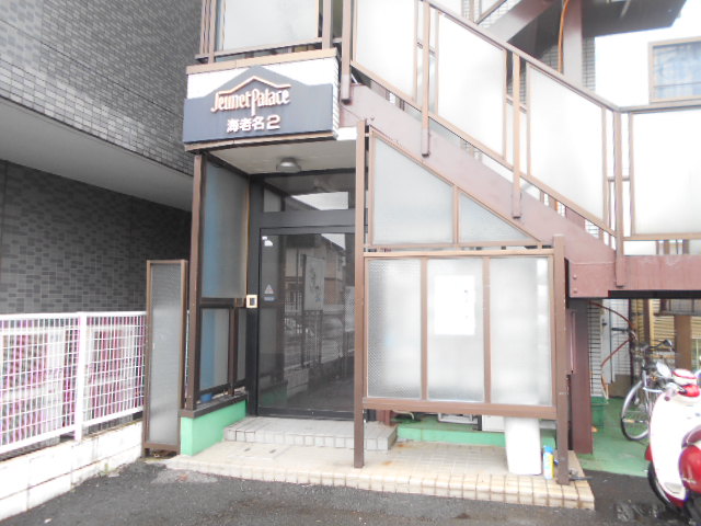 28/30 エントランス