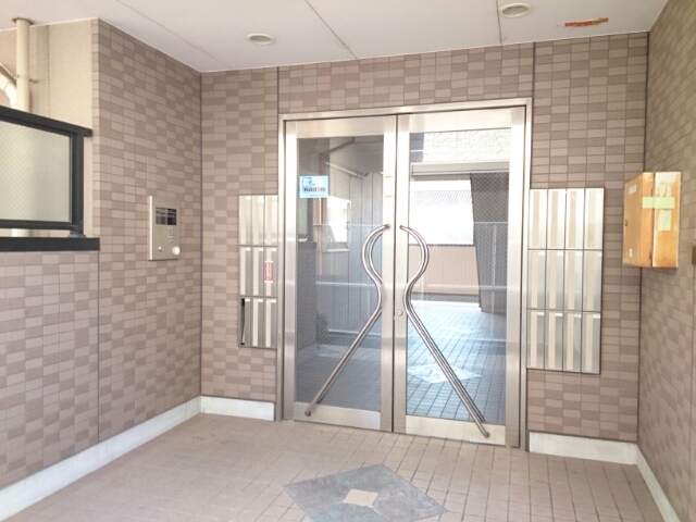 13/22 エントランス