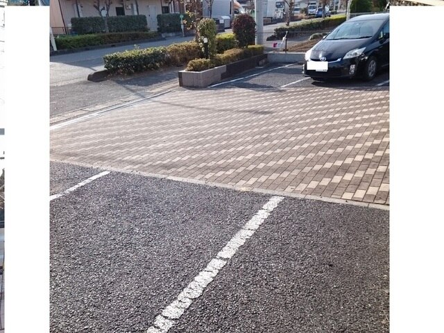 27/30 駐車場