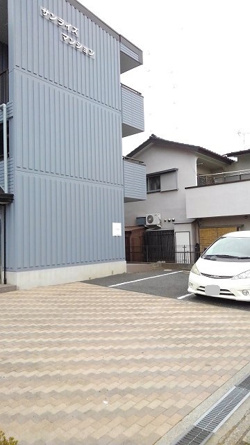27/30 駐車場