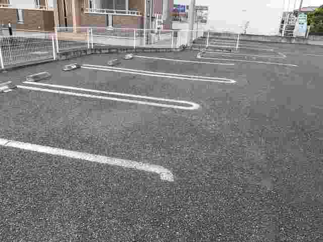27/30 駐車場