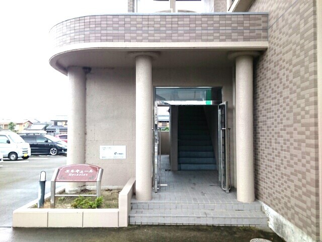 13/19 エントランス