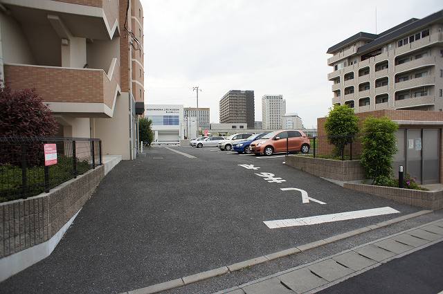 28/30 駐車場