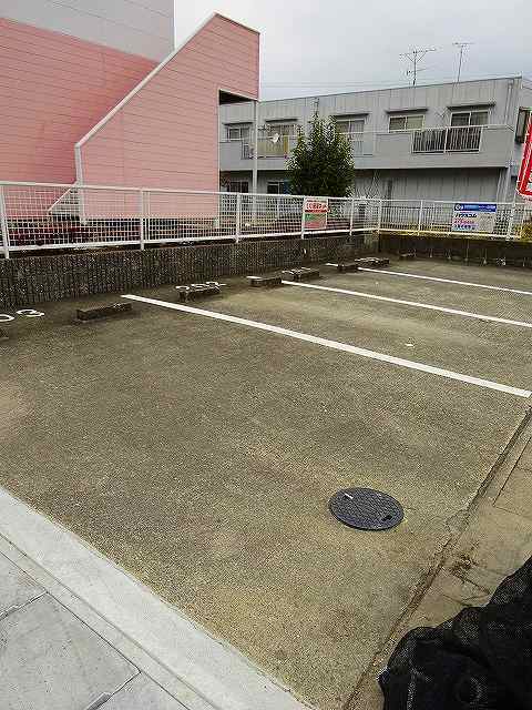 13/22 駐車場