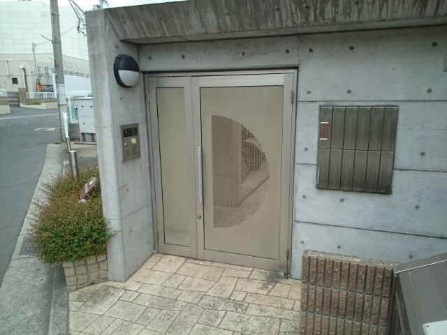 13/22 エントランス