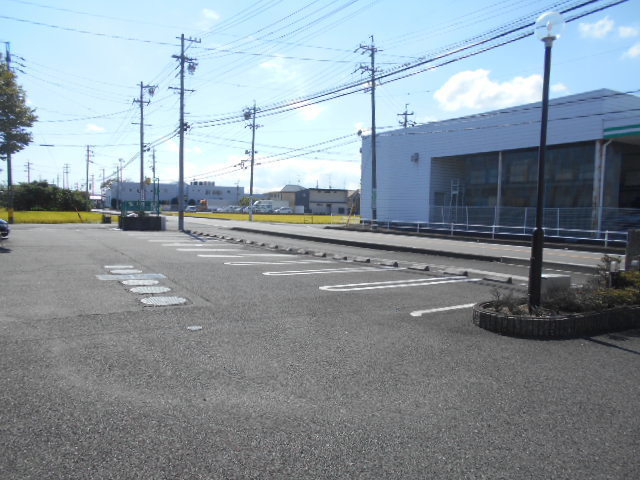 13/20 駐車場
