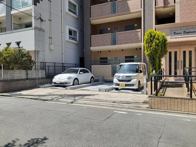 14/20 駐車場