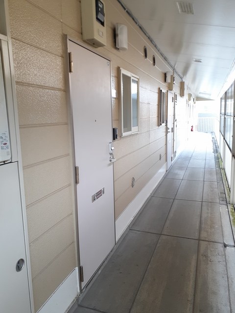 16/23 エントランス