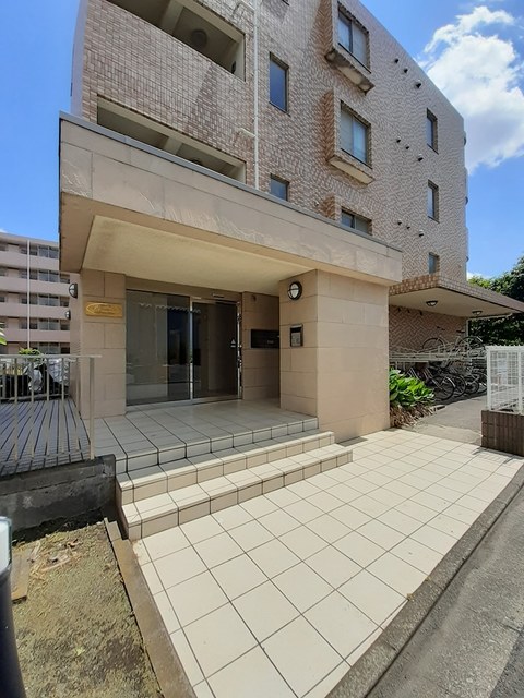 14/20 エントランス