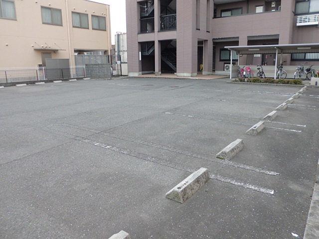 13/19 駐車場