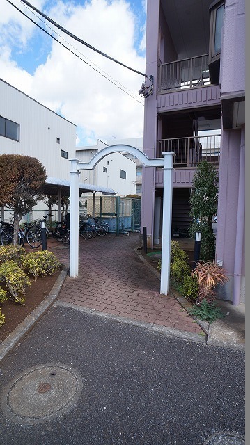 23/30 エントランス