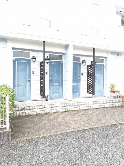 16/23 エントランス