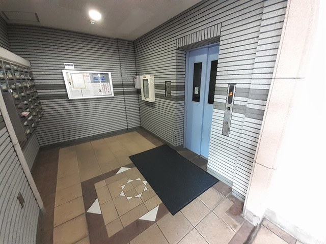 18/24 エントランス