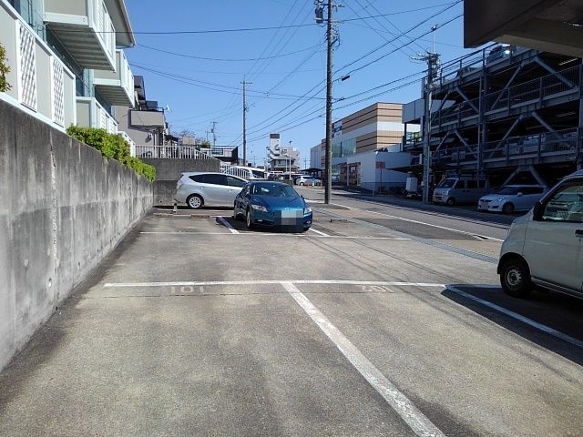 14/17 駐車場