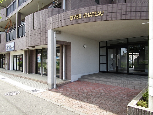 14/15 エントランス