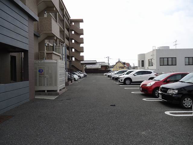 18/25 駐車場
