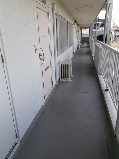 13/22 エントランス