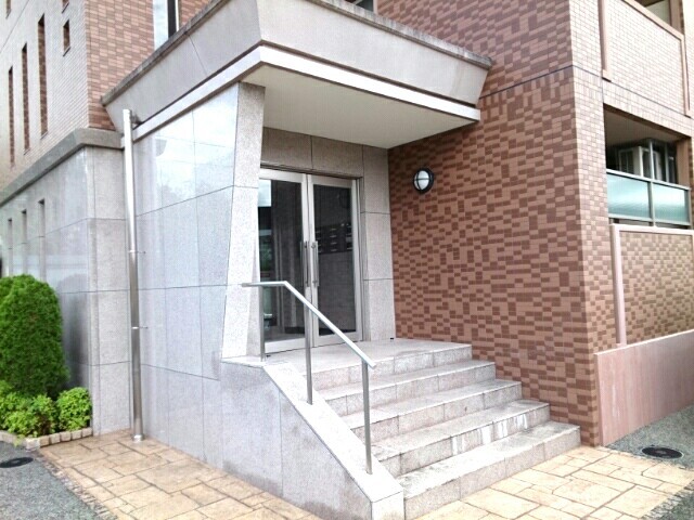 13/20 エントランス