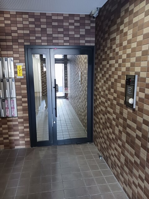 14/20 エントランス