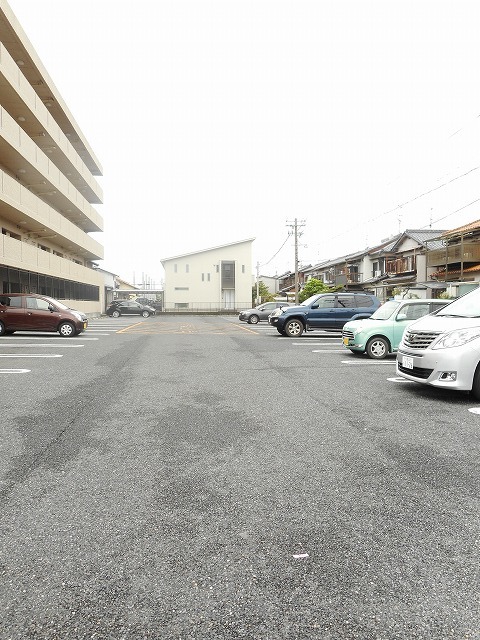 16/23 駐車場