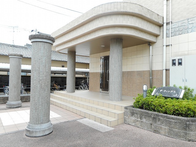 15/23 エントランス