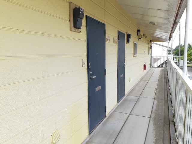 13/18 エントランス