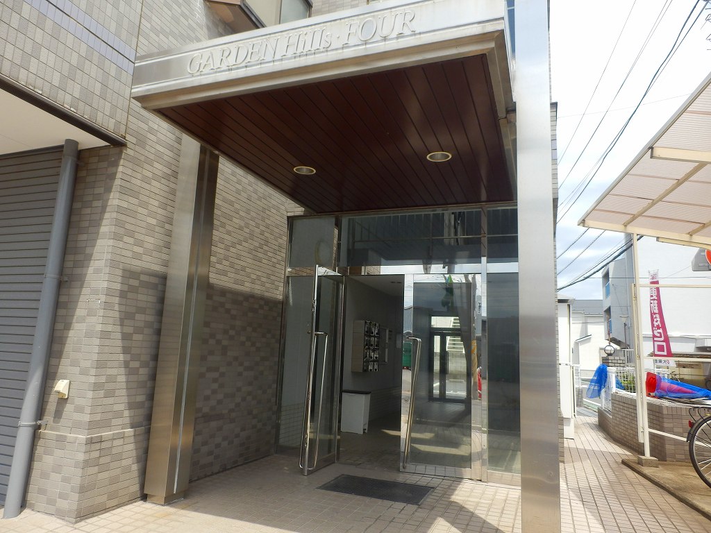 13/22 エントランス