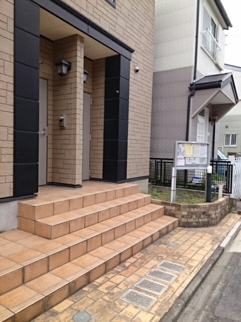 13/22 エントランス