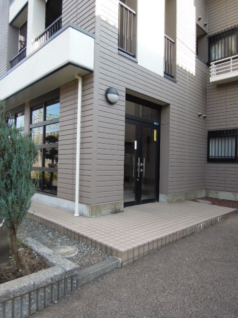 14/20 エントランス