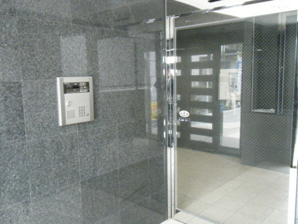 14/17 エントランス