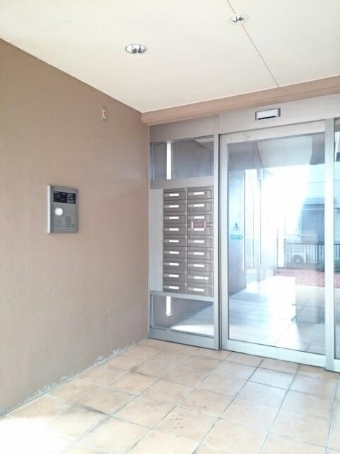 27/30 エントランス