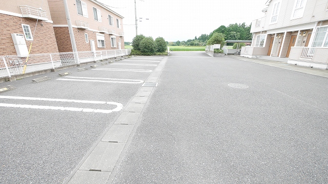 13/19 駐車場